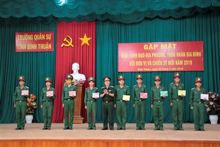 Trường Quân sự tỉnh Bình Thuận: Gặp mặt giữa lãnh đạo địa phương và thân nhân gia đình chiến sĩ mới