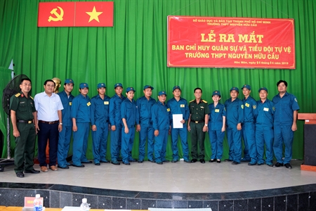 Huyện Hóc Môn ra mắt Tiểu đội tự vệ Trường THPT Nguyễn Hữu Cầu