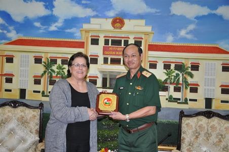 Bộ Tư lệnh Quân khu tiếp Đoàn Đại học Quốc phòng Hoa Kỳ