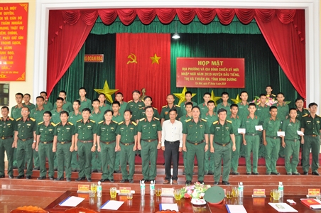 Trung đoàn 4 (Sư đoàn 5) họp mặt cấp ủy, chính quyền địa phương và gia đình chiến sĩ mới