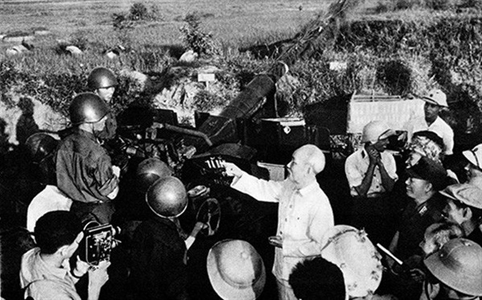 Lời Bác Hồ dạy ngày này năm xưa: Pháo binh ta có truyền thống oanh liệt, chân đồng vai sắt, đánh giỏi, bắn trúng