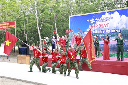 Trung đoàn 736 họp mặt với cấp ủy, chính quyền địa phương và gia đình chiến sĩ mới năm 2019