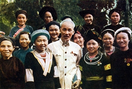 Đồng bào Kinh hay Thổ, Mường hay Mán, Gia Rai hay Ê Đê, Xê Đăng hay Ba Na và các dân tộc thiểu số khác, đều là con cháu Việt Nam, đều là anh em ruột thịt
