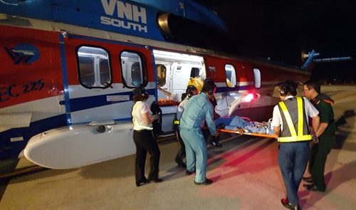 Đưa bệnh nhân từ huyện đảo Trường Sa vào đất liền bằng trực thăng EC225