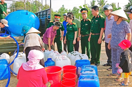 Nghĩa tình quân dân vùng hạn mặn