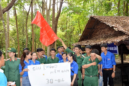 Tuổi trẻ LLVT tỉnh Bình Phước về nguồn tại Tà Thiết