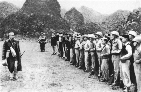 Lời Bác Hồ dạy ngày này năm xưa: "Bộ đội chưa ăn cơm, cán bộ không được kêu mình đói..."