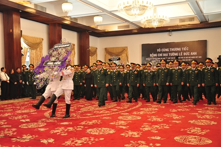 Đoàn đại biểu Đảng ủy - Bộ Tư lệnh Quân khu 7 vào viếng, dự Lễ truy điệu Đại tướng Lê Đức Anh