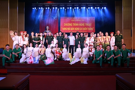 Chương trình biểu diễn nghệ thuật “Vang mãi bản hùng ca chiến thắng”