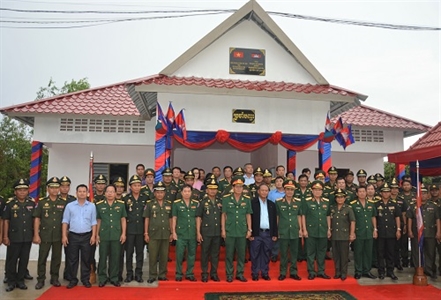 Cắt băng khánh thành Nhà trực gác và làm việc tỉnh Bần Tia Miên Chay