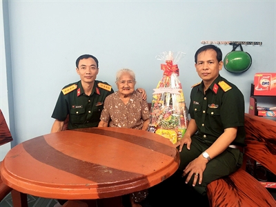 Tấm gương ham học của người lính lái xe