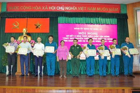 Ban CHQS Quận 10 tôn vinh điển hình tiên tiến