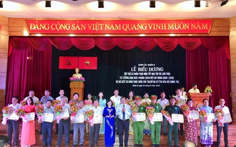 Quận ủy Quận 8 tuyên dương  63 tập thể, 84 cá nhân điển hình học tập và làm theo Bác