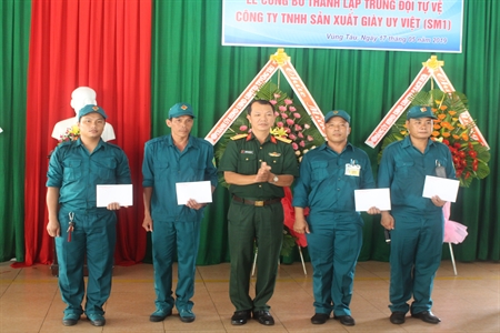 Ban CHQS thành phố Vũng Tàu thành lập Trung đội tự vệ thuộc Công ty sản xuất giày Uy Việt