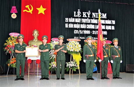 Trung đoàn 719 (Binh đoàn 16) đón nhận Huân chương Lao động hạng Ba
