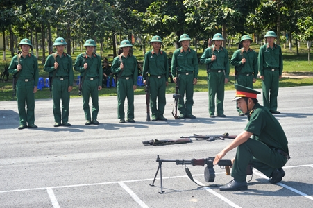 Sư đoàn 5: Hội thi cán bộ huấn luyện điều lệnh giỏi
