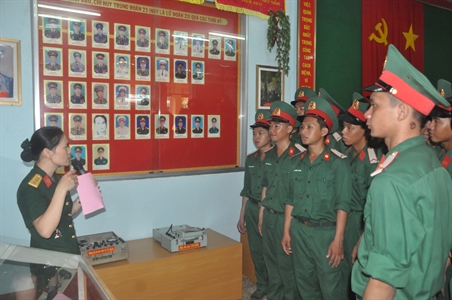 Lữ đoàn Thông tin 23 giáo dục truyền thống cho chiến sĩ