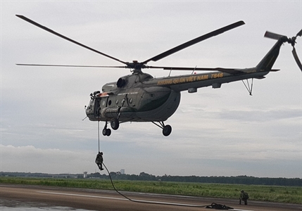 Tiểu đoàn Đặc công 60, Bộ Tham mưu Quân khu 7 tổ chức huấn luyện nhảy dù, đổ bộ đường không