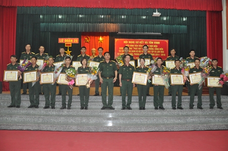 Lữ đoàn Công binh 25 tôn vinh, khen thưởng điển hình tiên tiến