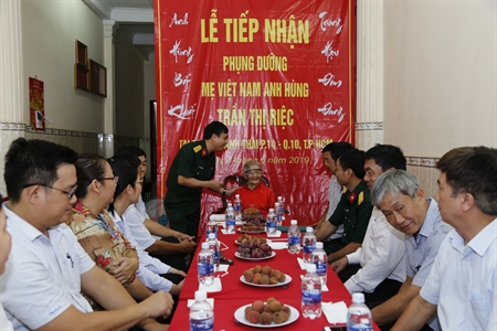 Tổng công ty Thái Sơn nhận phụng dưỡng Mẹ Việt Nam Anh hùng