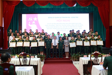 Đảng ủy, Bộ CHQS tỉnh Bà Rịa - Vũng Tàu tôn vinh, khen thưởng điển hình tiên tiến