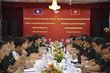 Hội đàm sĩ quan trẻ Việt Nam - Lào