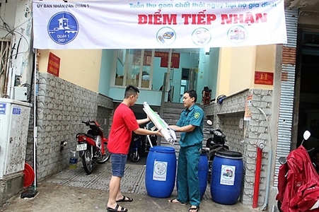Phường Đa Kao, quận 1 thu gom chất thải nguy hại hộ gia đình