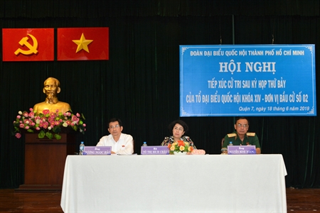 Thiếu tướng Nguyễn Minh Hoàng, Phó Chính ủy Quân khu 7 tiếp xúc cử tri