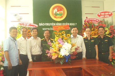 Lãnh đạo TPHCM thăm và chúc mừng Báo Quân khu 7