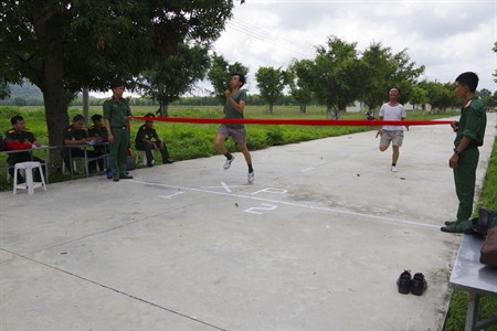 Bộ CHQS tỉnh Tây Ninh thi cán bộ huấn luyện điều lệnh giỏi