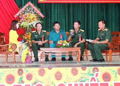 Gia đình quân nhân hiến đất làm đường giao thông