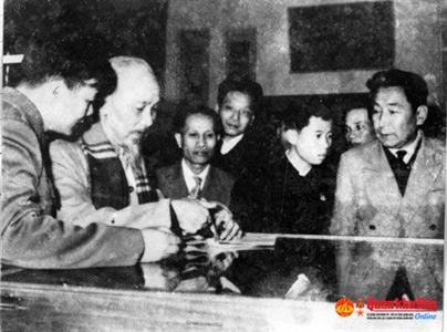 Lời Bác Hồ dạy ngày này năm xưa: "Nếu mọi người học tập thấm nhuần tinh thần anh dũng và chí khí kiên cường, học được ở Viện bảo tàng..."