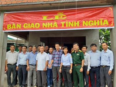Trường Cao đẳng nghề số 7 trao tặng Nhà tình nghĩa, tình thương
