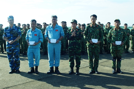 Trinh sát, đặc công Quân khu 7 thực hành huấn luyện đổ bộ đường không