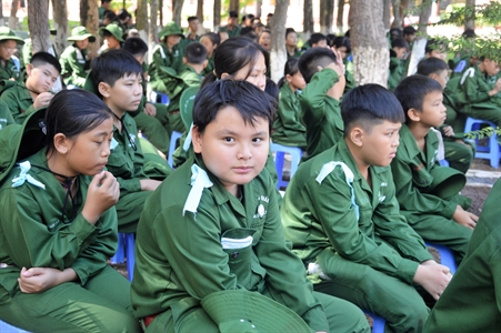 Học làm chiến sĩ nhỏ