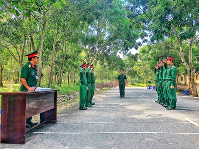 Bộ CHQS tỉnh BR-VT: Rèn luyện điều lệnh đội ngũ và thể lực cho cán bộ cơ sở
