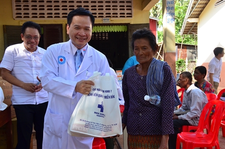 Tấm lòng nhân ái với người dân Chùa Tháp