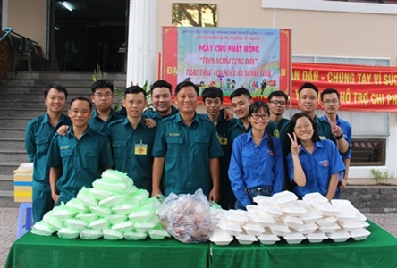 LLVT phường 13, Quận 4 chăm lo gia đình chính sách