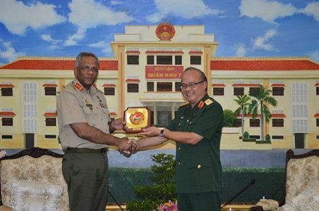 Bộ Tư lệnh quân khu 7 tiếp đoàn Học viện Quốc phòng Băng-la-đét