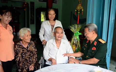 Hội Cựu chiến binh TP.HCM thăm, tặng quà thương binh tại huyện Củ Chi