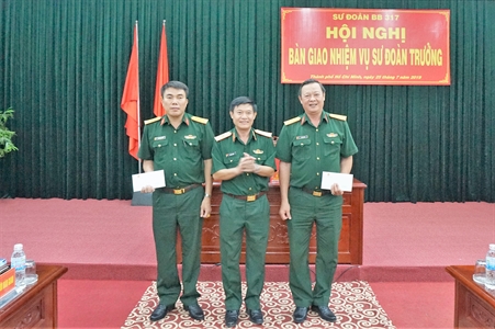Bàn giao nhiệm vụ Sư đoàn trưởng Sư đoàn 317