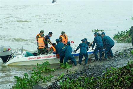 Thông qua các văn bản, hướng dẫn về tổ chức lực lượng dân quân làm nhiệm vụ thường trực