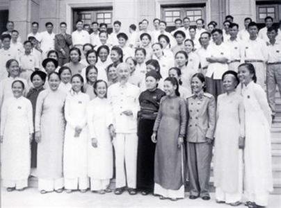 Lời Bác Hồ dạy ngày này năm xưa: “Phụ nữ cần phải học tập tiến bộ nhiều hơn nữa”
