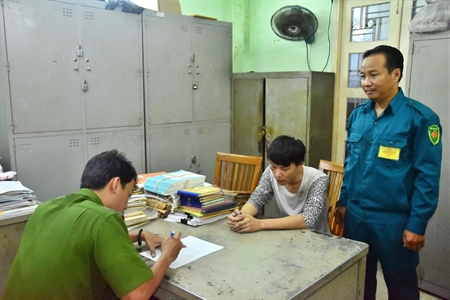 Dân quân phường Đakao, quận 1 bắt trộm