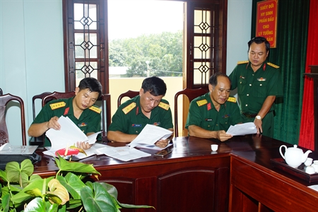 Cục Chính trị kiểm tra qui chế dân chủ cở sở tại Sư đoàn 302