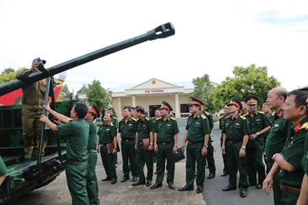 Đoàn cán bộ Quân khu 7 tham quan, trao đổi kinh nghiệm các mô hình tiên tiến của LLVT Quân khu 9