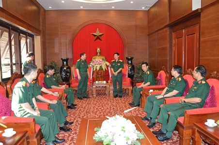 Đoàn cán bộ Học viện Lục quân thăm Bộ Tư lệnh Quân khu 7