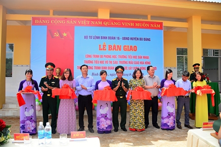 Binh đoàn 16 trao tặng các phòng học tại Bình Phước trước thềm năm học mới
