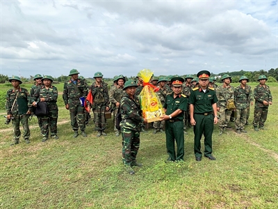 Ban CHQS quận 4 thăm, động viên quân nhân dự bị