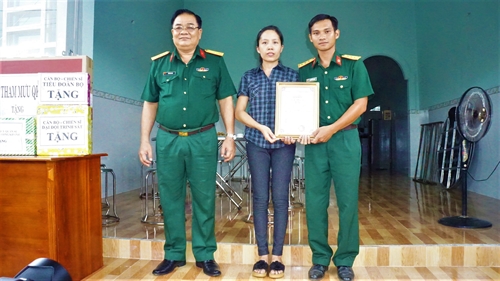 Bộ Tham mưu Quân khu 7 trao nhà Đồng đội